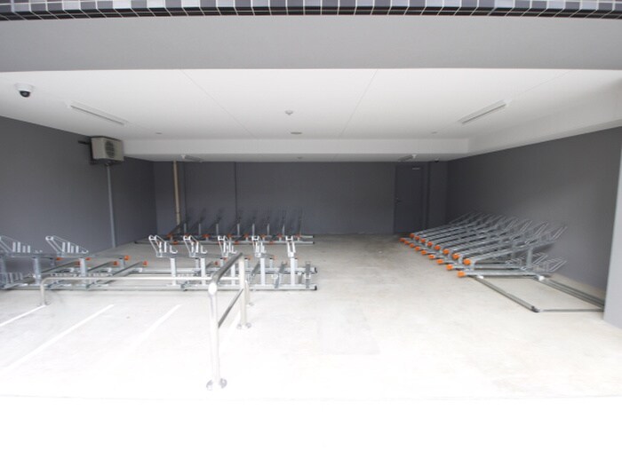 物件外観写真3　(駐輪場)