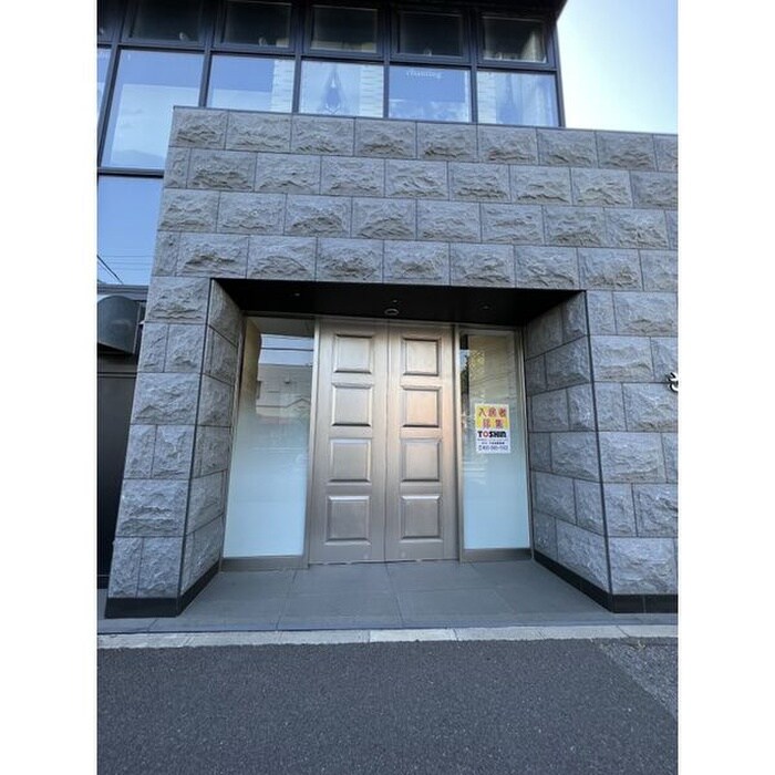 物件外観写真5　(エントランス部分)