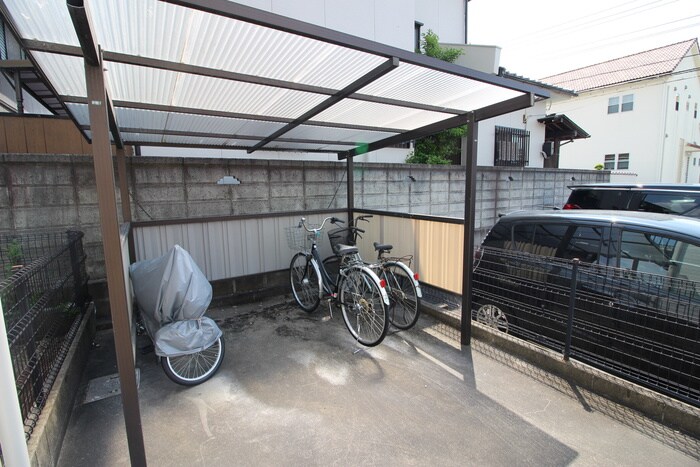 物件外観写真4　(駐輪場)