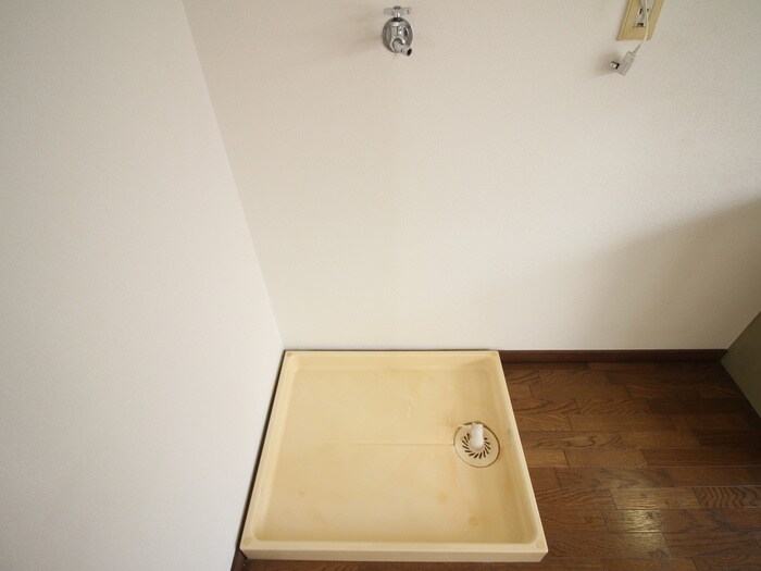 物件内観写真14　(洗濯機置場)