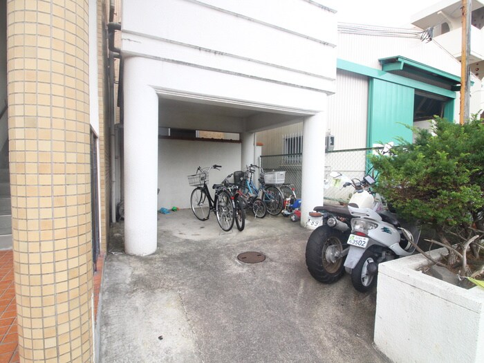 物件外観写真4　(駐輪場)