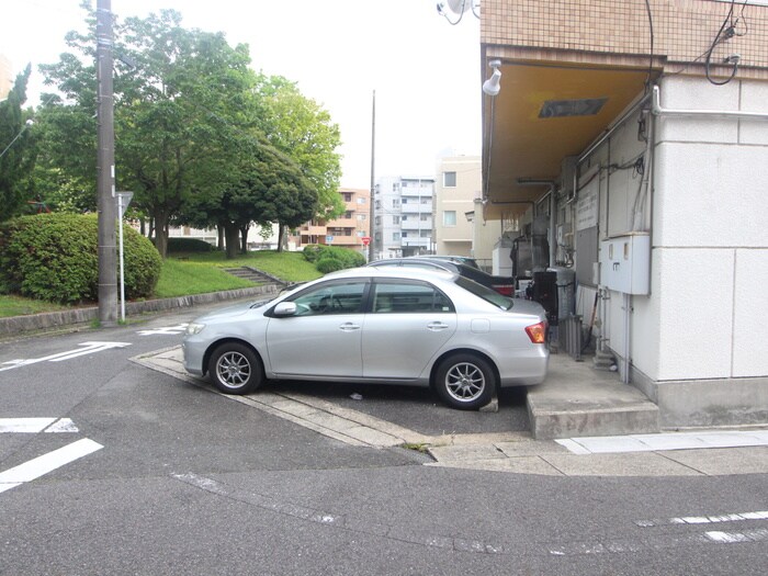 物件外観写真6　(駐車場)