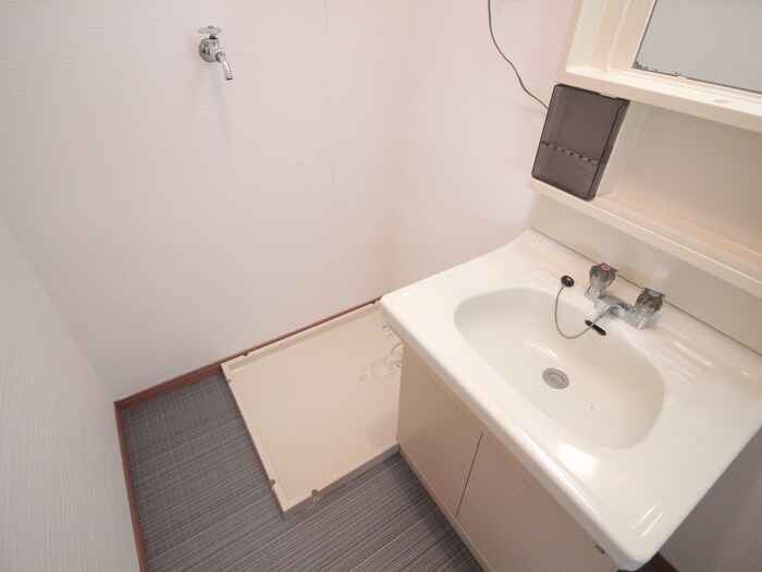 物件内観写真14　(洗濯機置場)