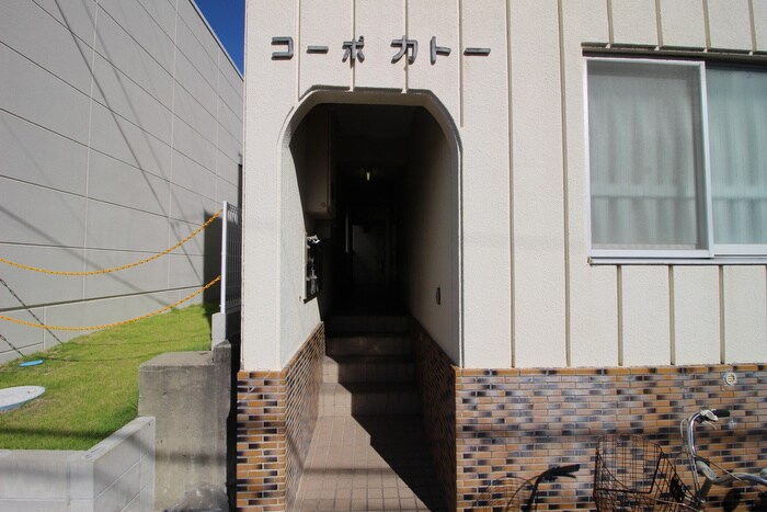 物件外観写真2　(エントランス部分)