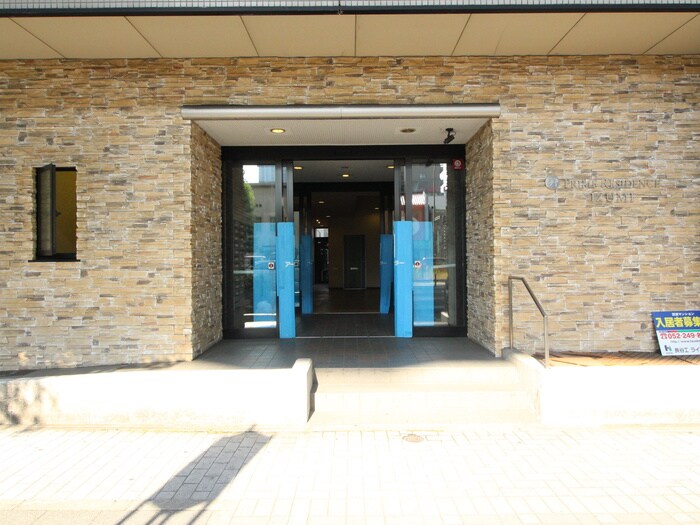 物件外観写真4　(エントランス部分)