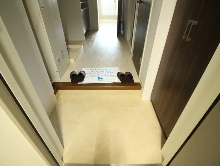 物件内観写真16　(玄関)