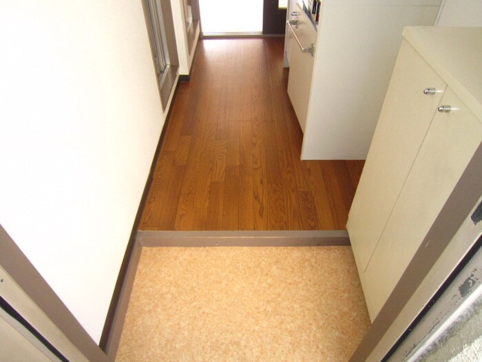 物件内観写真9　(玄関)