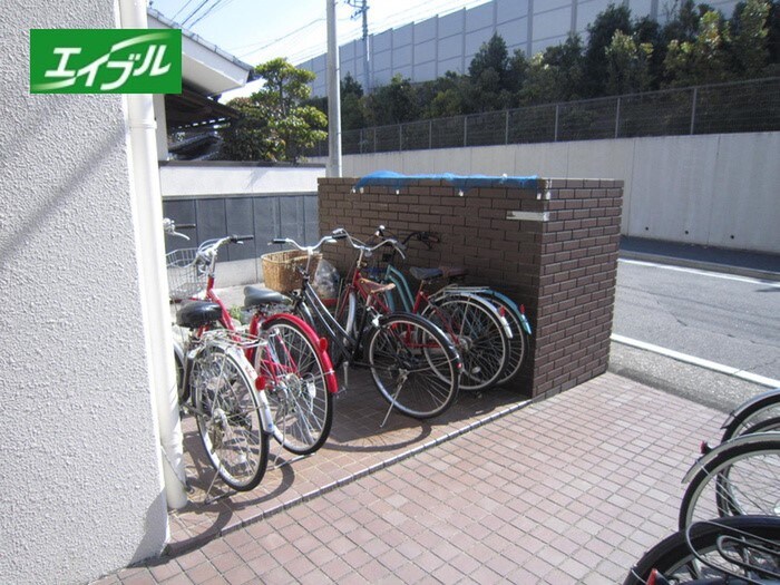 物件外観写真3　(駐輪場)