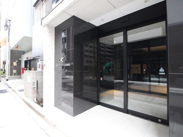 物件外観写真2　(エントランス部分)