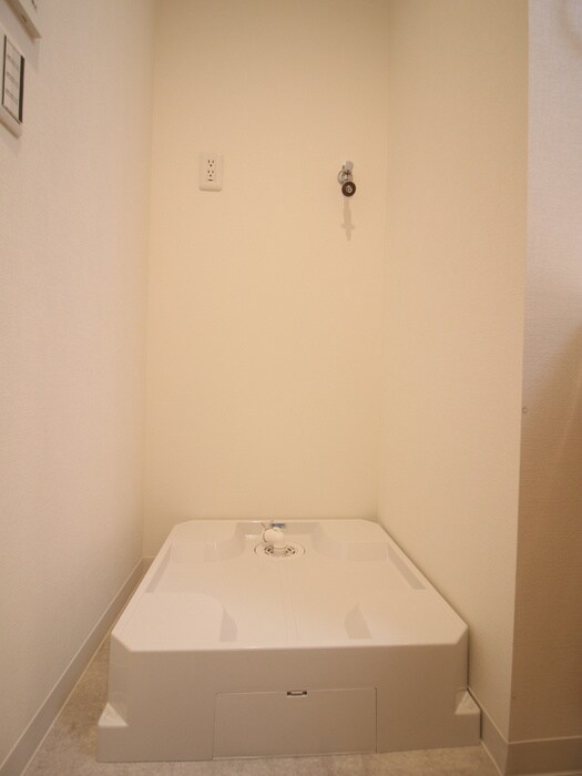 物件内観写真15　(洗濯機置場)