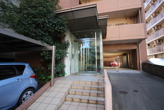 物件外観写真3　(エントランス部分)