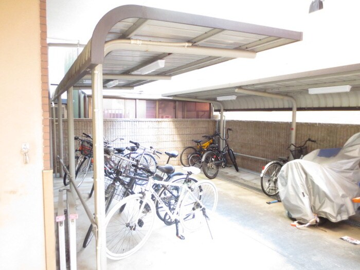 物件外観写真5　(駐輪場)