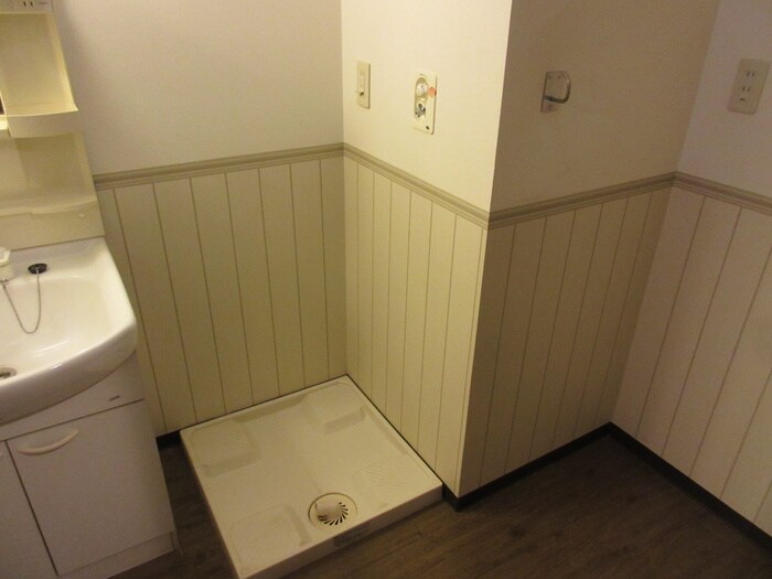 物件内観写真13　(洗濯機置場)