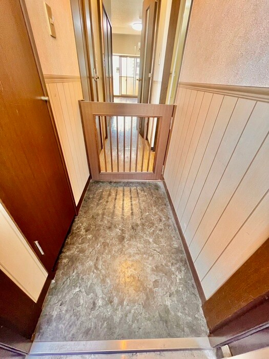 物件内観写真14　(玄関)