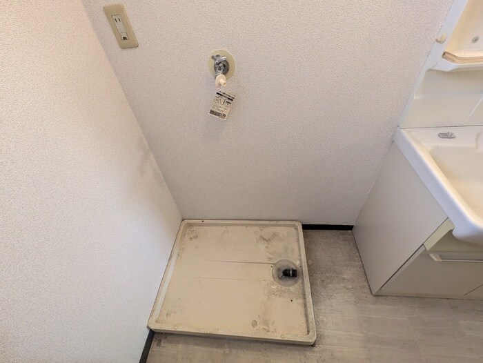 物件内観写真14　(洗濯機置場)