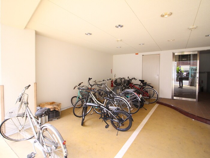 物件外観写真2　(駐輪場)