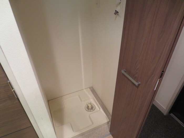 物件内観写真15　(洗濯機置場)