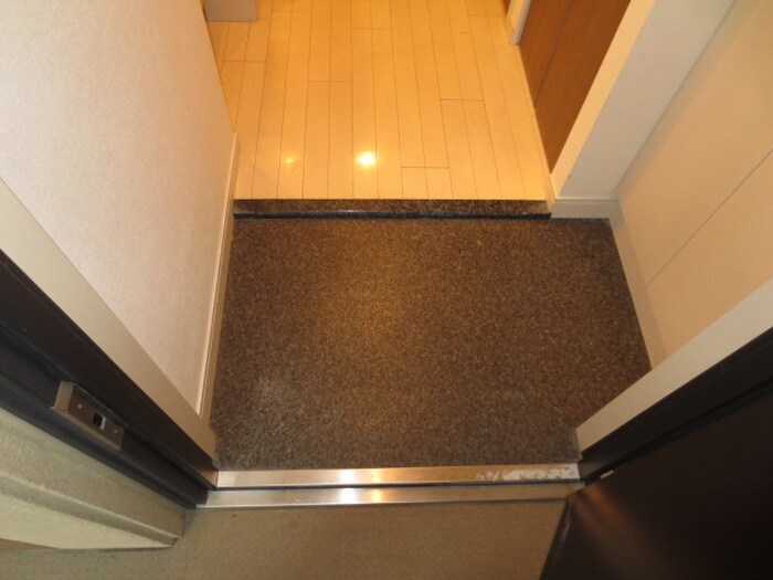 物件内観写真17　(玄関)