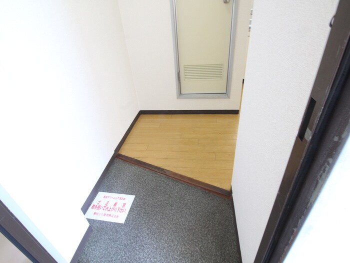 物件内観写真16　(玄関)