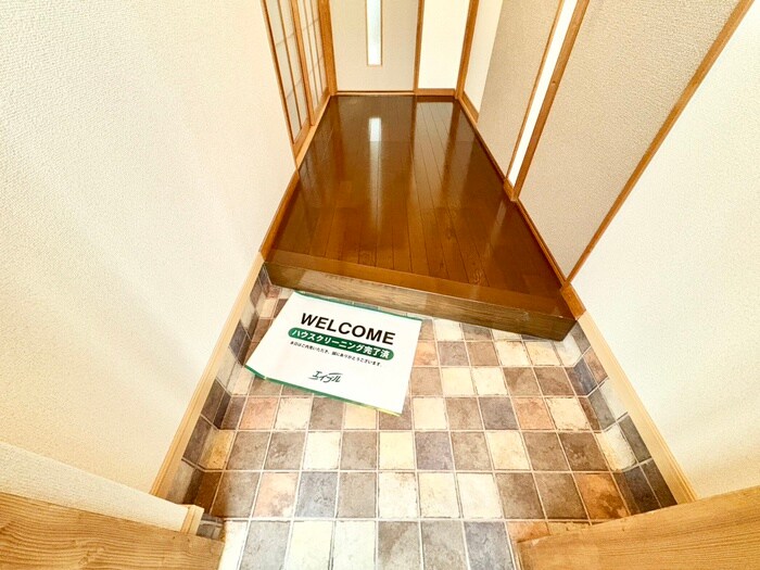 物件内観写真13　(玄関)