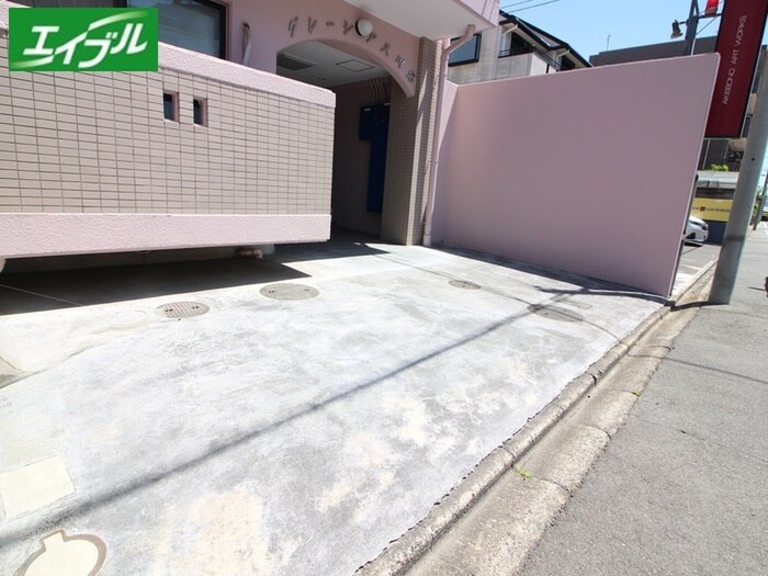 物件外観写真3　(駐車場)