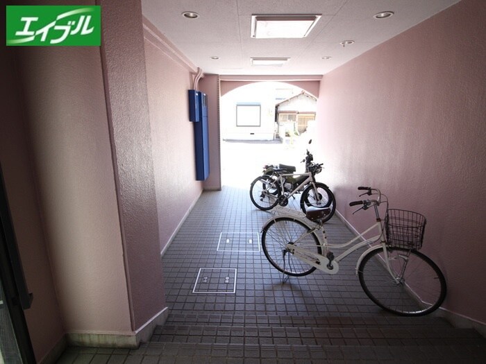 物件外観写真4　(駐輪場)