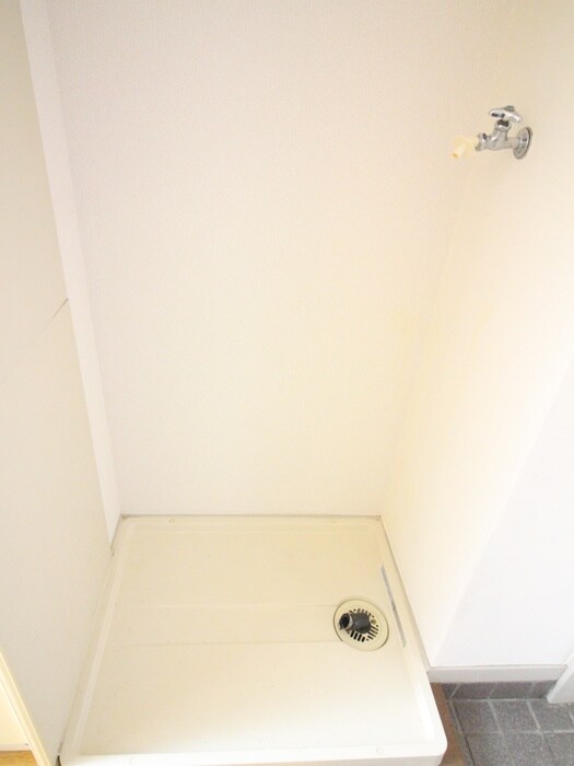 物件内観写真16　(洗濯機置場)