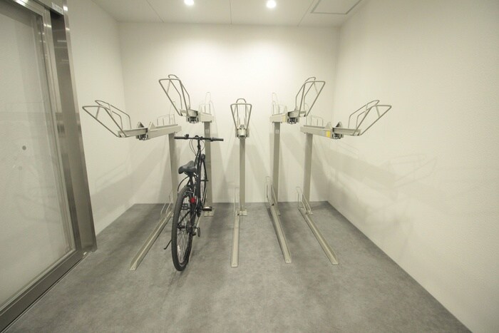 物件外観写真4　(駐輪場)