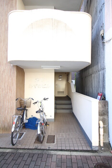 物件外観写真4　(エントランス部分)