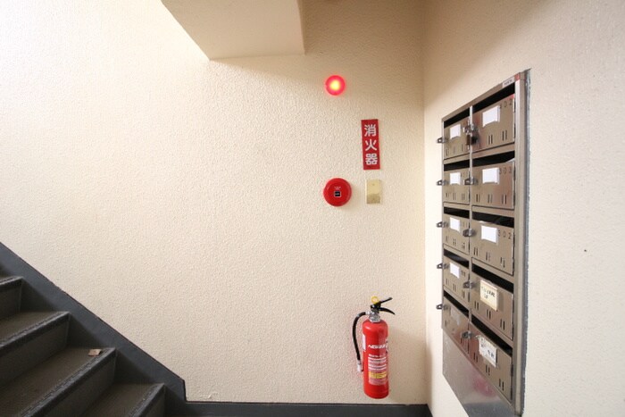 物件外観写真5　(エントランス部分)