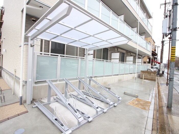 物件外観写真6　(駐輪場)