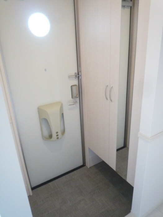 物件内観写真10　(玄関)