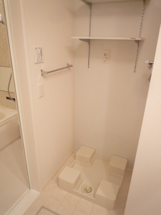 物件内観写真12　(洗濯機置場)