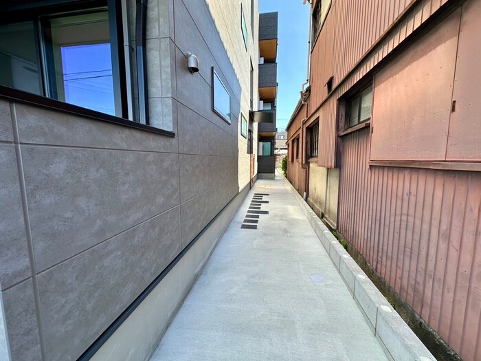 物件外観写真5　(エントランス部分)