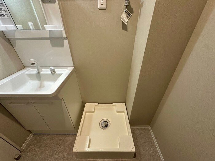 物件内観写真18　(洗濯機置場)