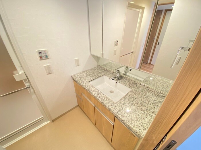 物件内観写真9　(洗面)