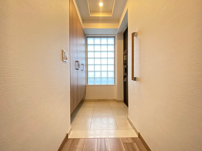 物件内観写真13　(玄関)