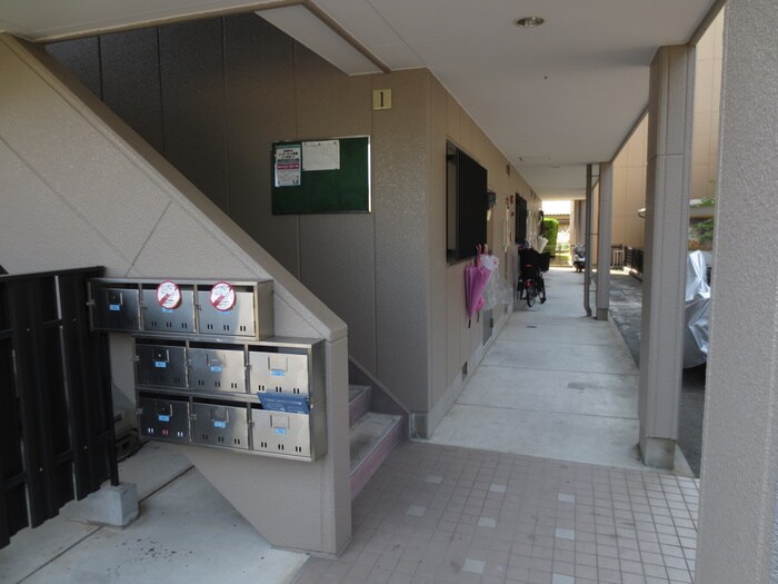 物件外観写真4　(エントランス部分)