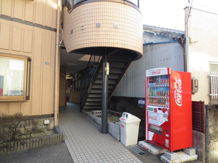 物件外観写真2　(エントランス部分)