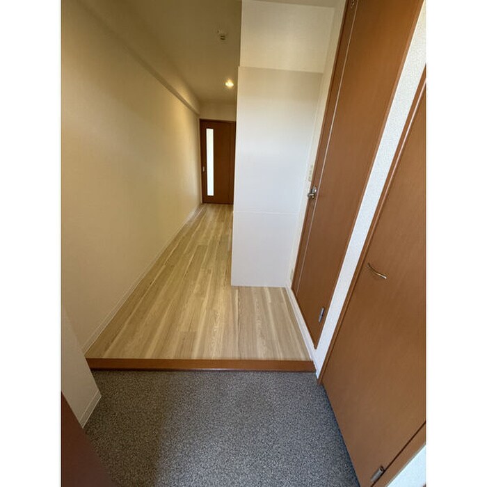 物件内観写真7　(玄関)