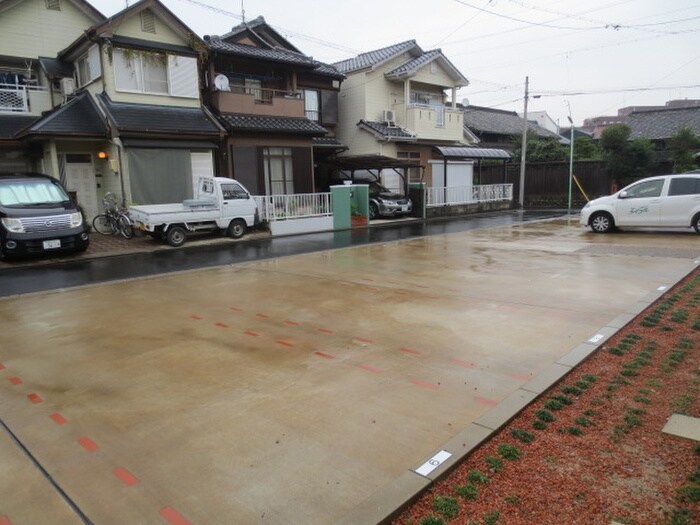 物件外観写真2　(駐車場)