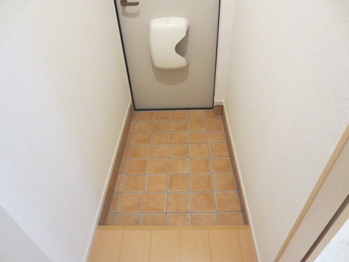 物件内観写真4　(玄関)