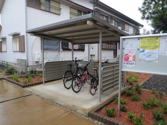 物件外観写真3　(駐輪場)