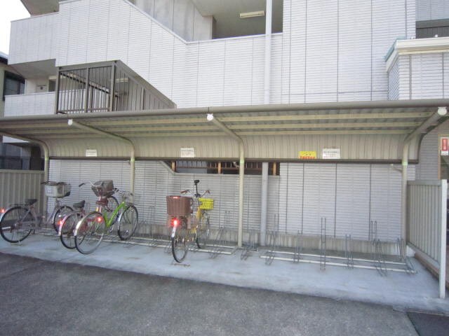 物件外観写真3　(駐輪場)