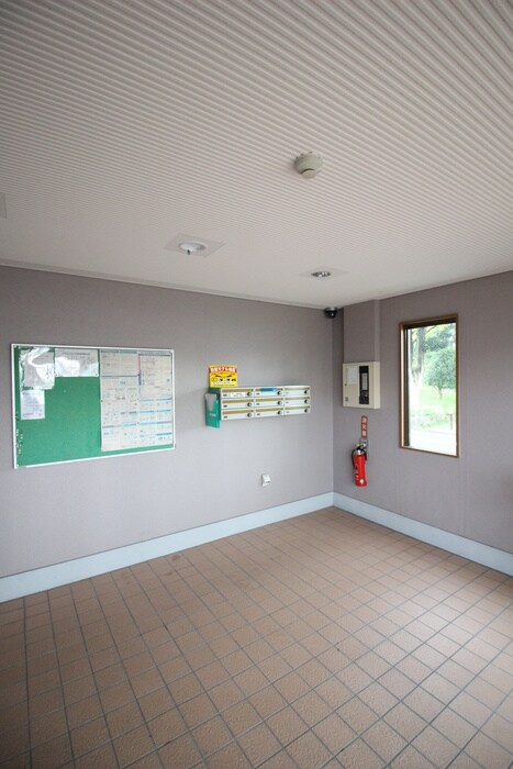 物件外観写真6　(エントランス部分)