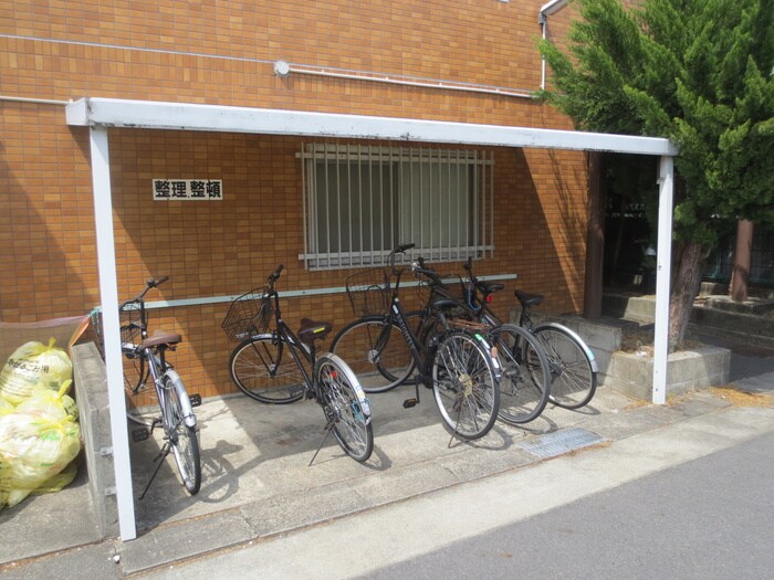 物件外観写真4　(駐輪場)