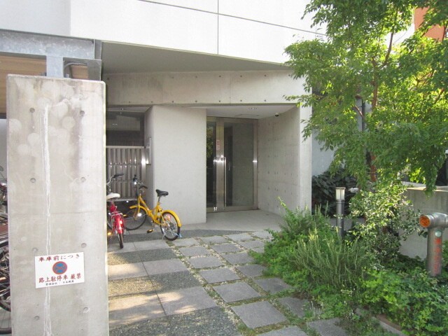 物件外観写真2　(エントランス部分)
