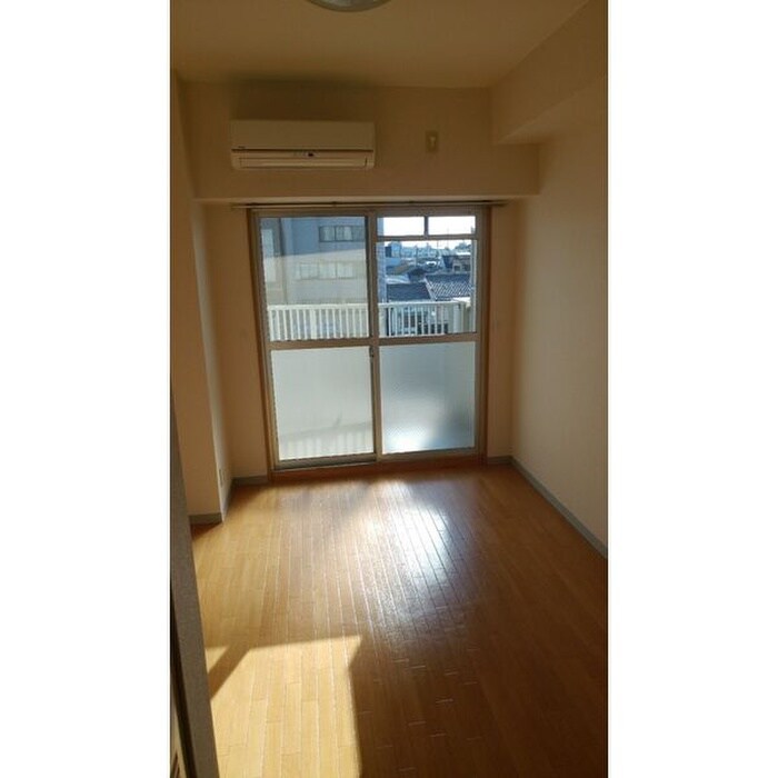 物件内観写真4　(居室)