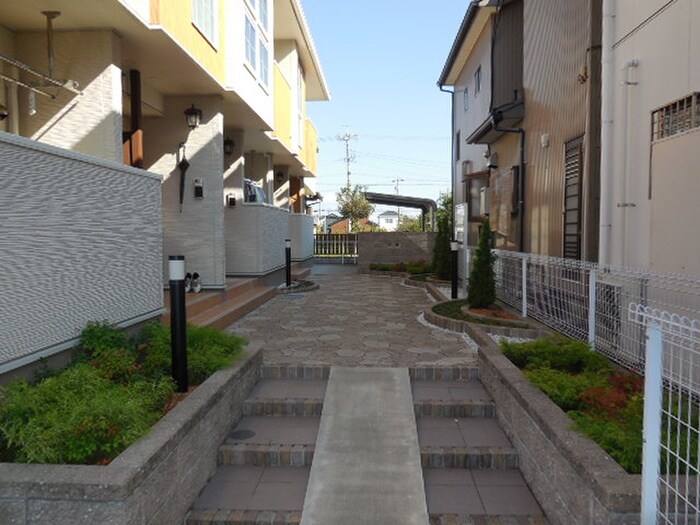 物件外観写真4　(エントランス部分)