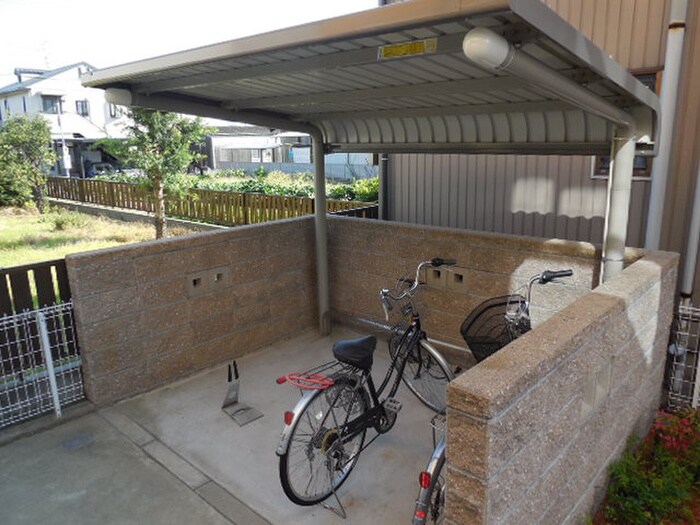 物件外観写真5　(駐輪場)